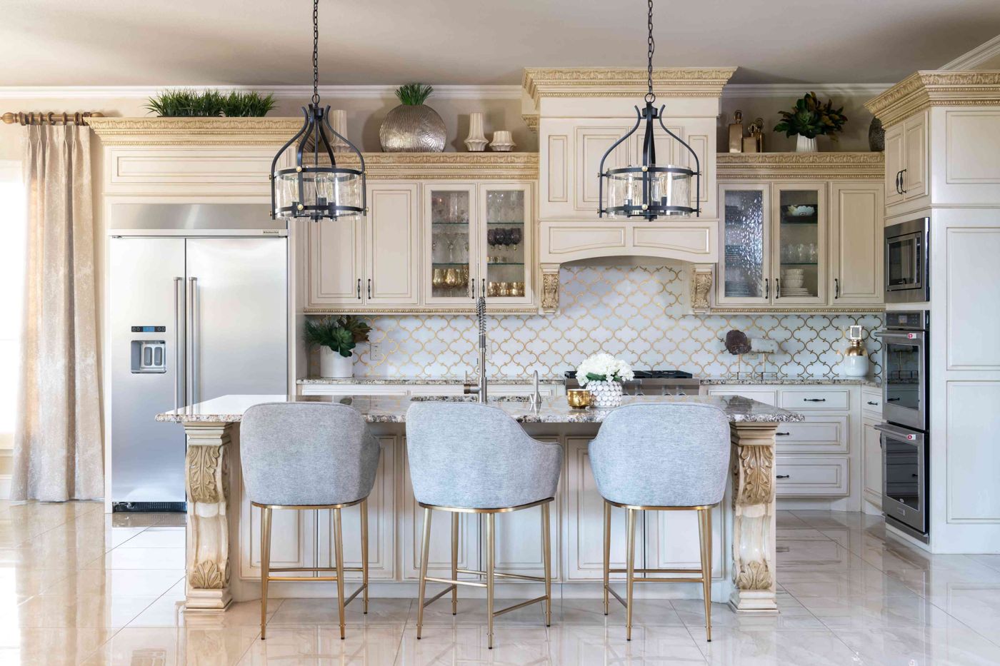 Painted white kitchen cabinets